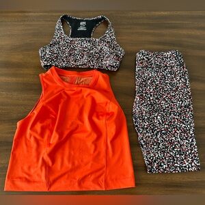 Womens Workout Tops & Leggings - XL